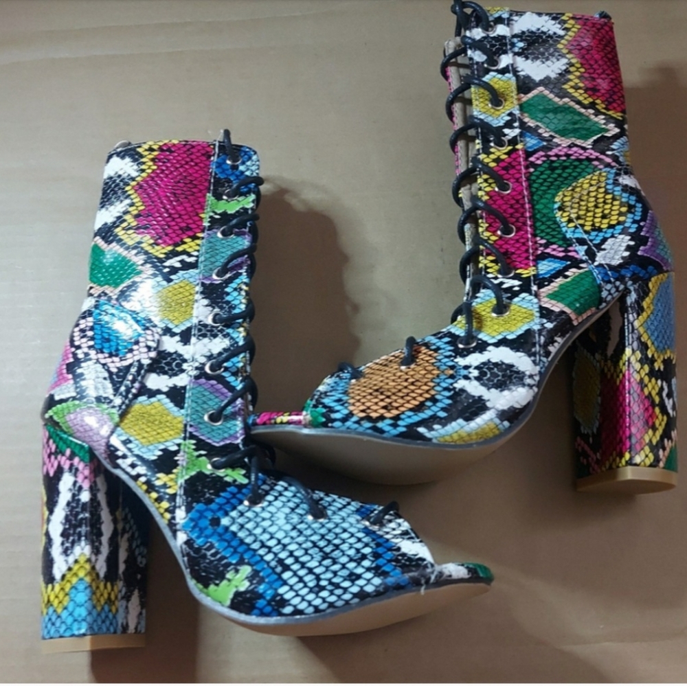 LTARTA Lace-Up Snakeskin Platform Boots